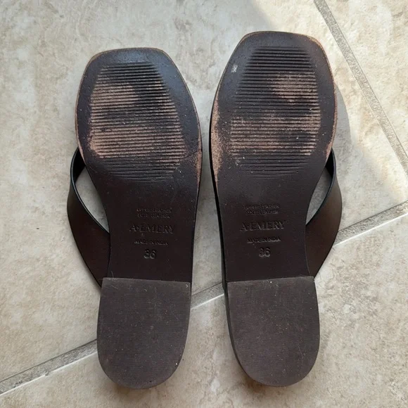 A EMERY KINTO LEATHER THONG SANDALS - Picture 5 of 7